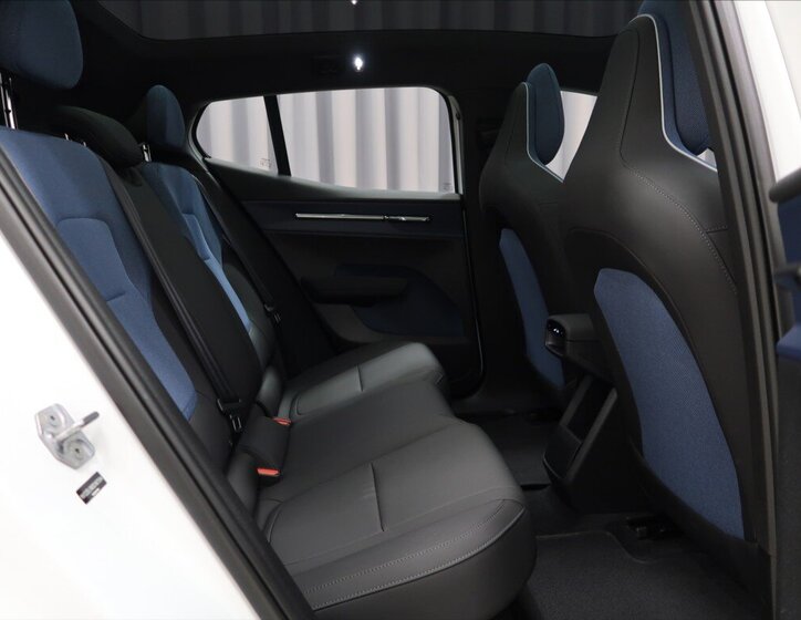 Volvo EX30 Hatchback 0,0 200 kw