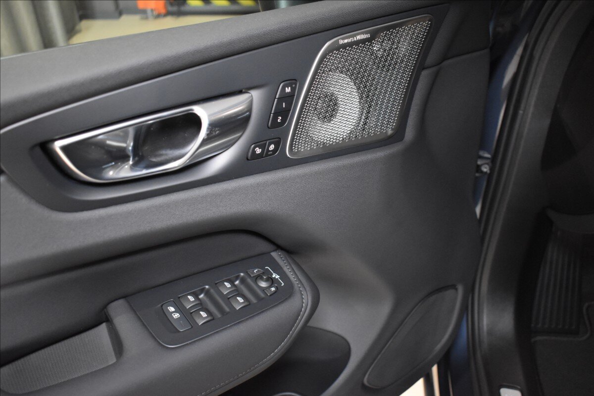 Volvo XC60 SUV / Terénní 2,0 l 257 kw