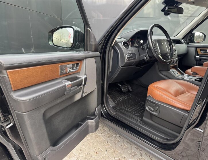 Land Rover Discovery 10