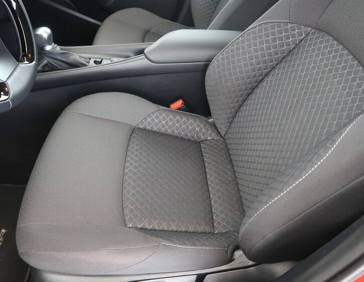 Toyota C-HR SUV / Terénní 1,8 l 72 kw