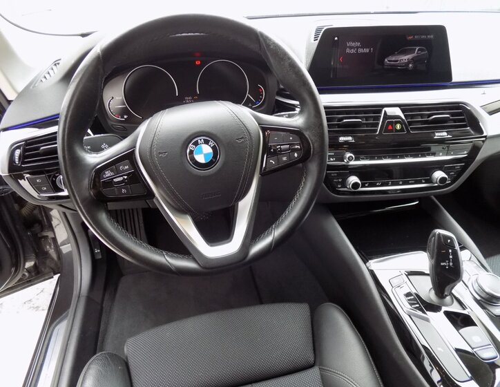 BMW Řada 5 Kombi 3,0 l 195 kw