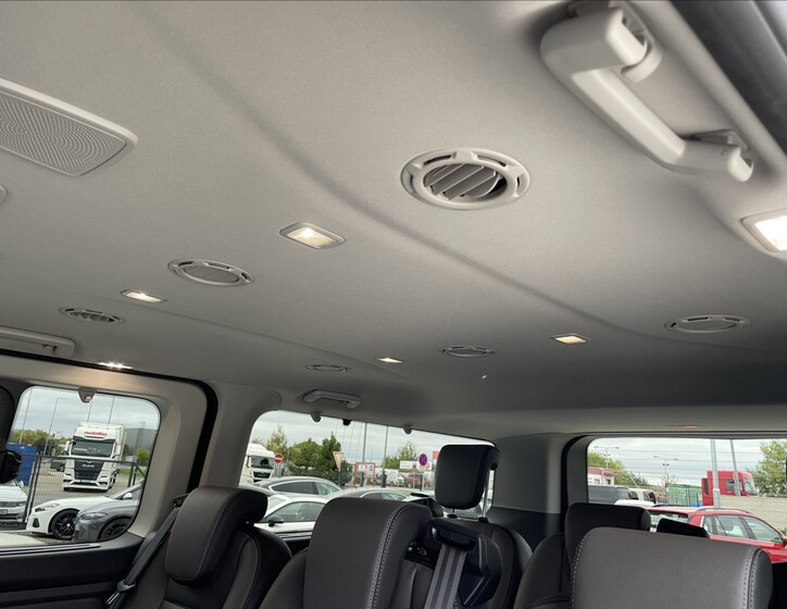 Ford Tourneo Custom 24