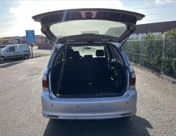 Toyota Avensis Verso 24