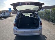 Toyota Avensis Verso 24