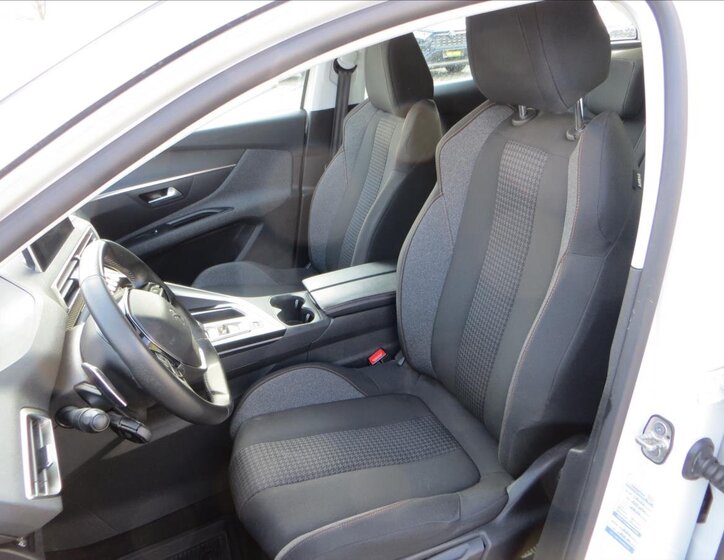 Peugeot 3008 SUV / Terénní 1,5 l 96 kw