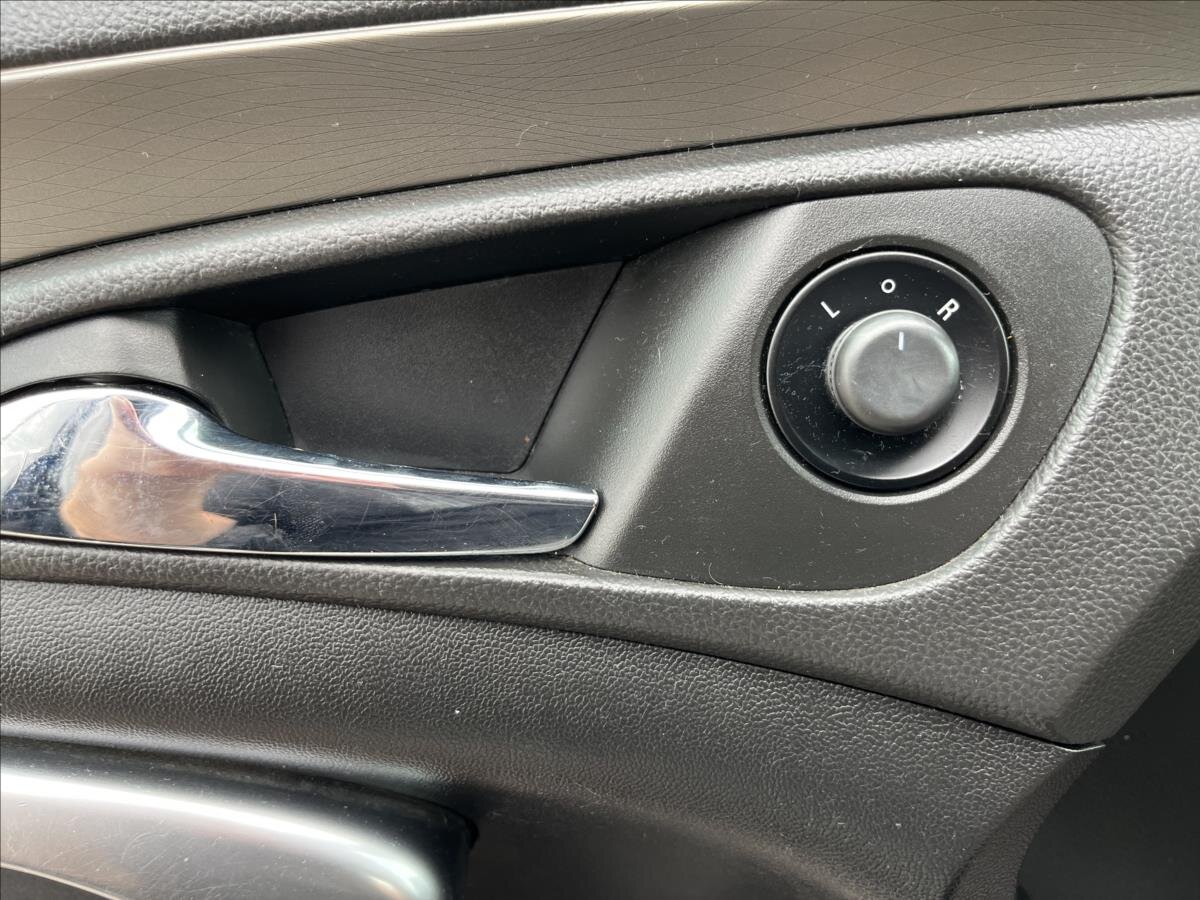 Opel Insignia Liftback 2,0 l 96 kw