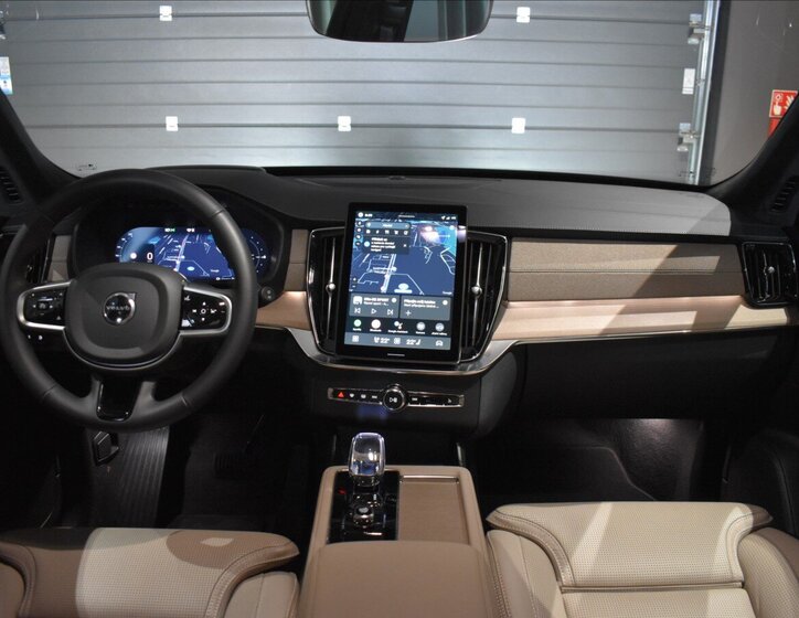 Volvo XC90 SUV 2,0 l 335 kw