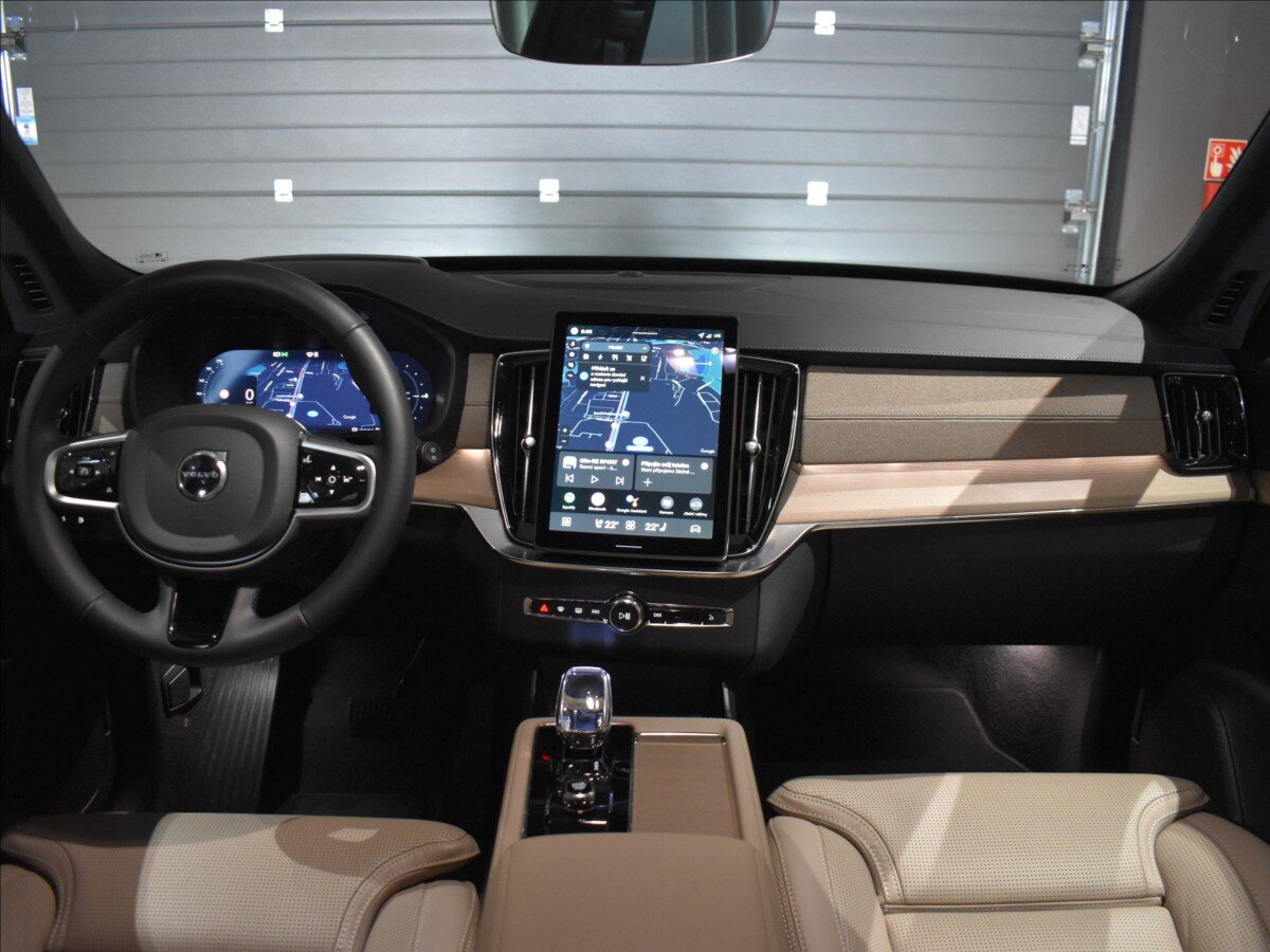 Volvo XC90 SUV 2,0 l 335 kw