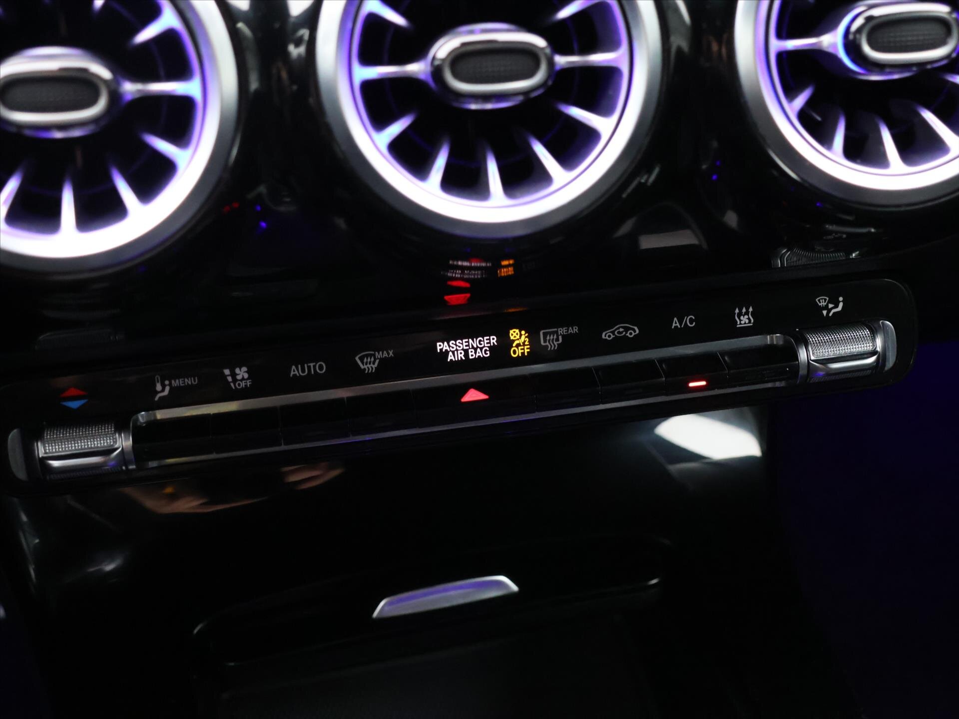 Mercedes-Benz Třídy A Sedan / Limuzína 1,3 l 118 kw