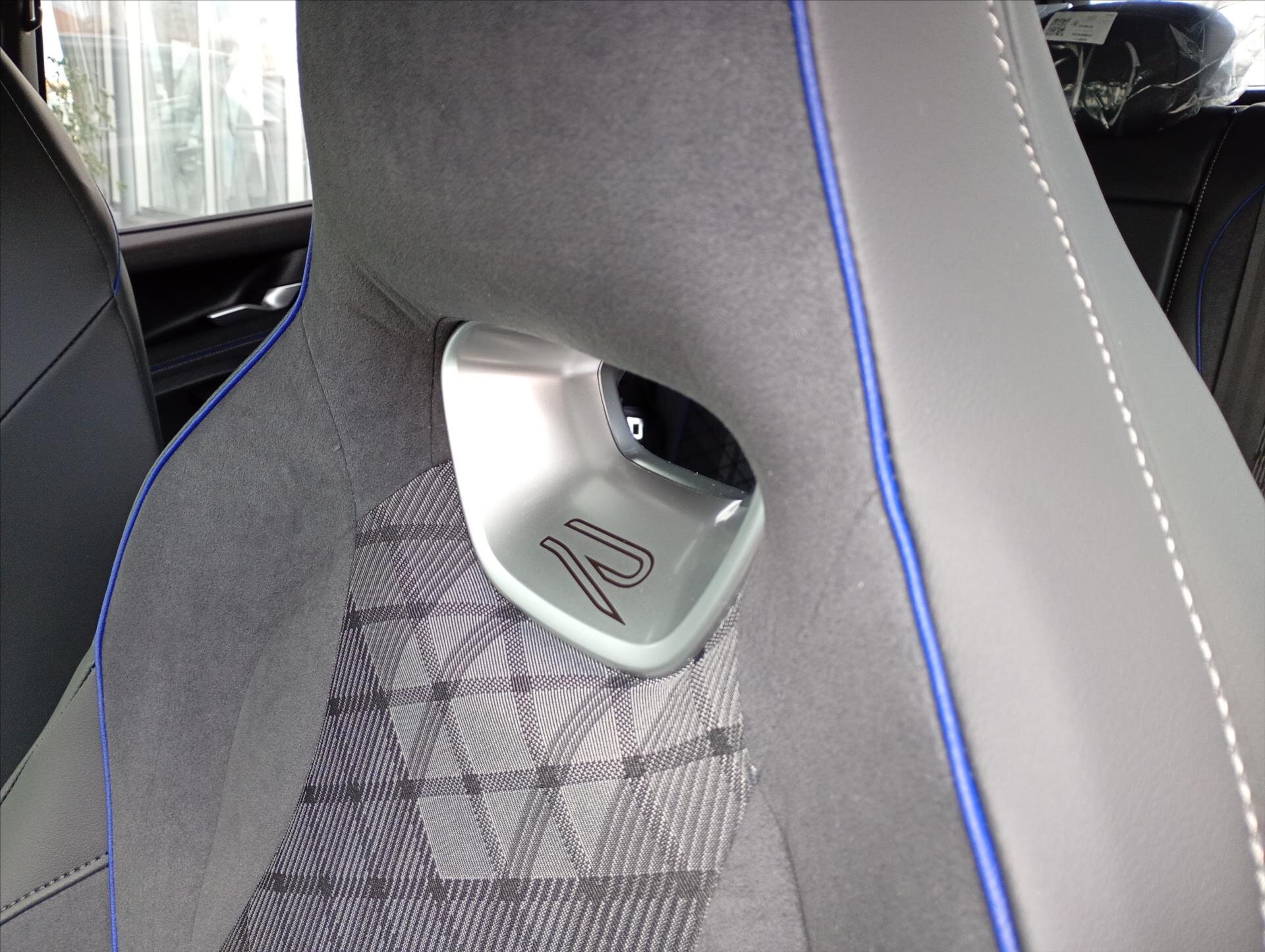 Volkswagen Tayron SUV / Terénní 2,0 l 195 kw