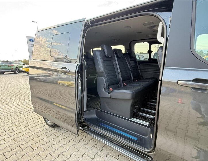 Ford Tourneo Custom Kombi 2,0 l 125 kw