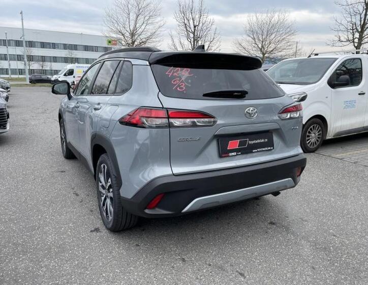 Toyota Corolla Cross 13