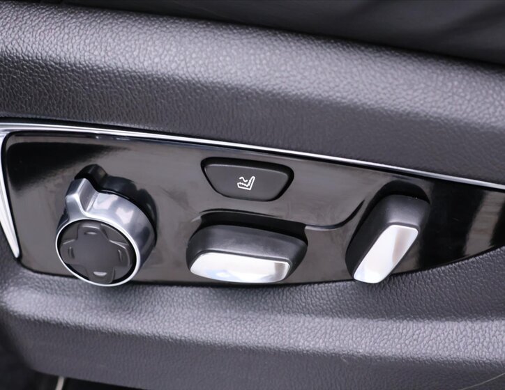 Cadillac Escalade SUV / Terénní 6,2 l 313 kw