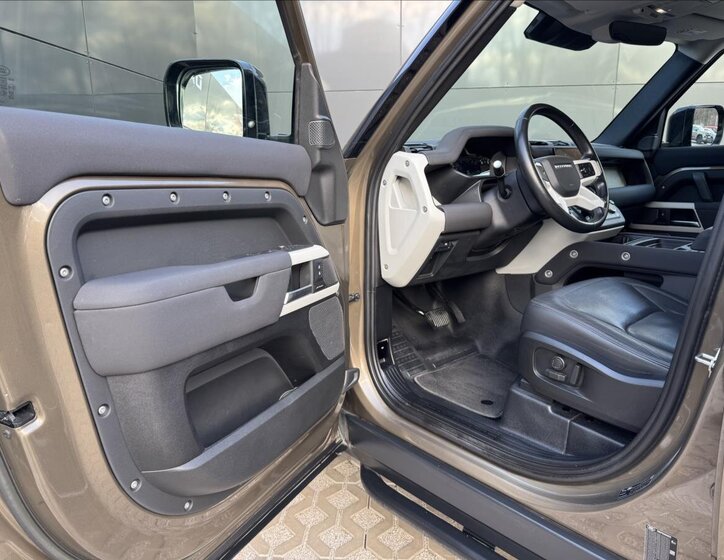 Land Rover Defender SUV / Terénní 3,0 l 221 kw