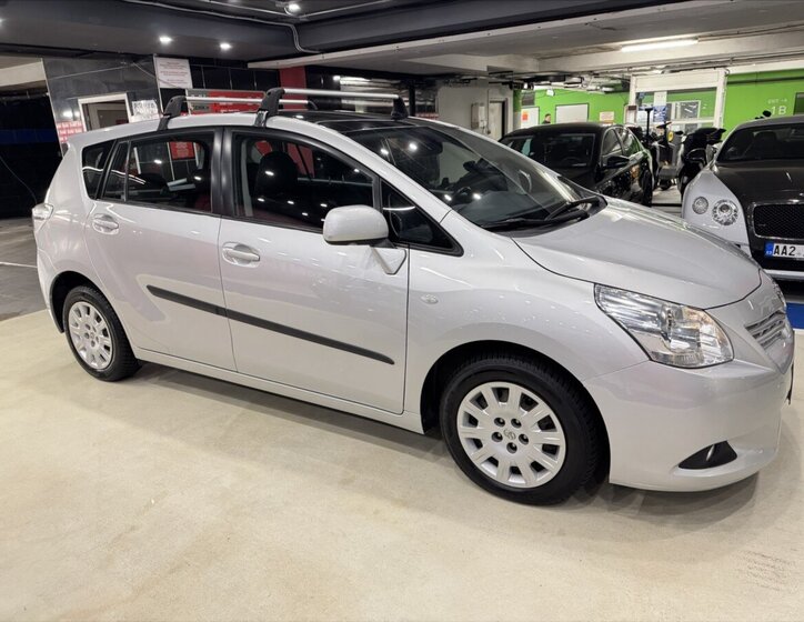 Toyota Verso Kombi 2,0 l 93 kw