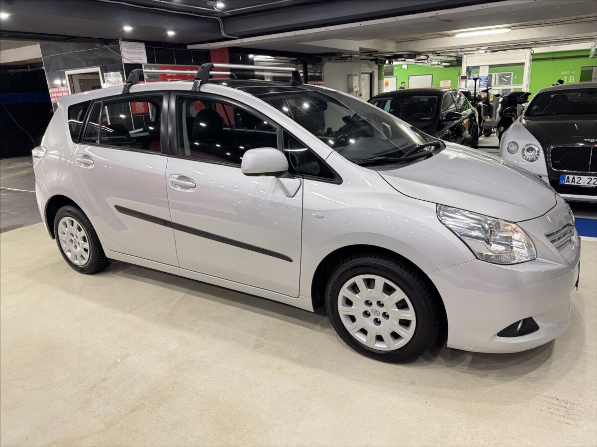 Toyota Verso Kombi 2,0 l 93 kw