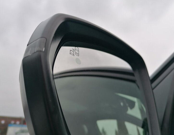 Peugeot 5008 SUV 1,5 l 96 kw