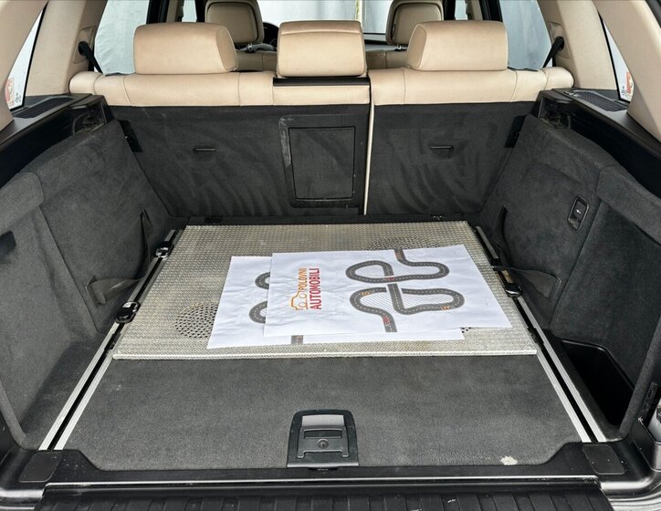 BMW X5 Kombi 3,0 l 180 kw