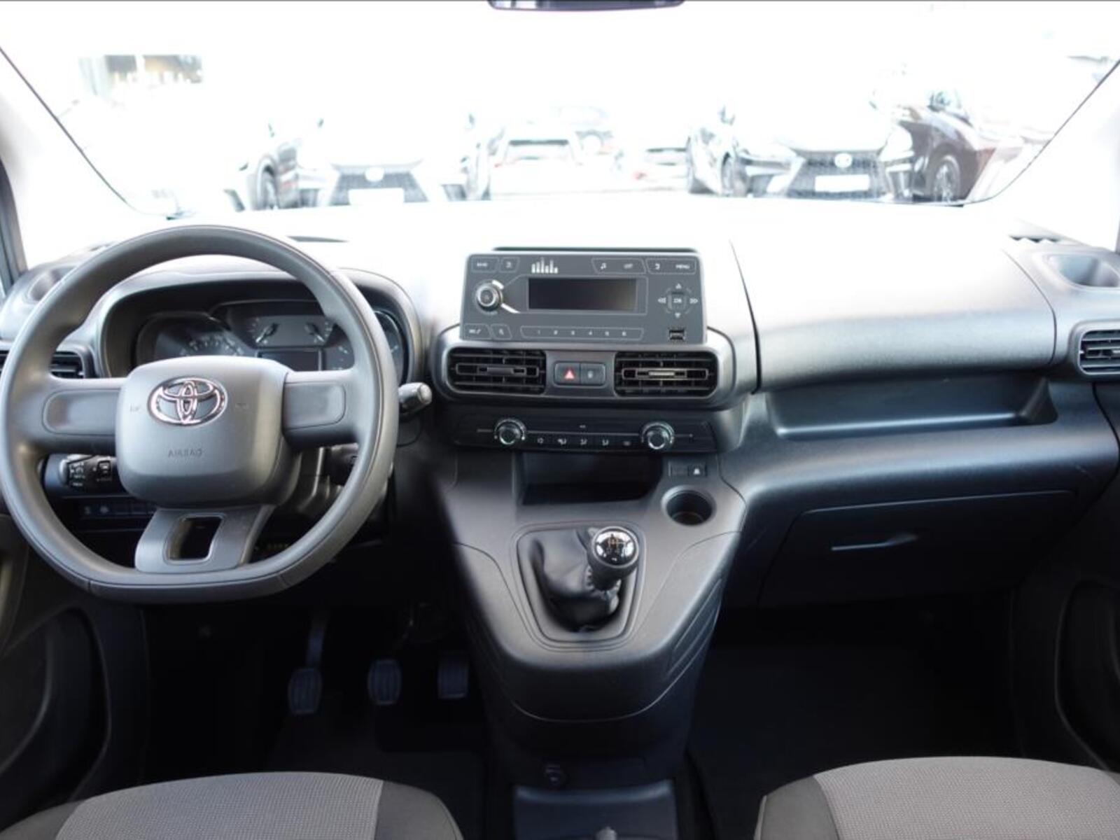 Toyota ProAce 9