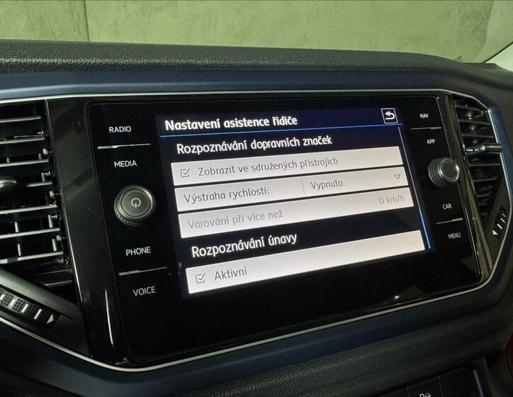 Volkswagen T-Roc SUV / Terénní 1,5 l 110 kw