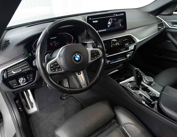 BMW Řada 5 Sedan / Limuzína 4,4 l 390 kw