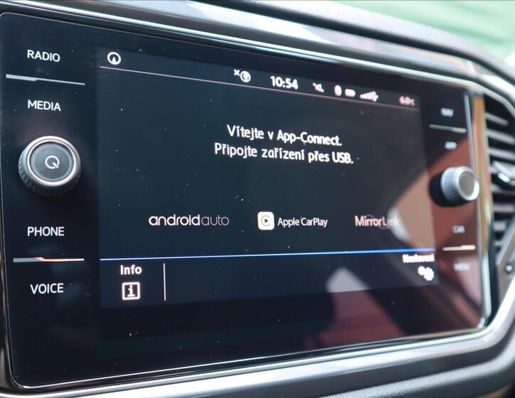 Volkswagen T-Roc CUV / Crossover 1,5 l 110 kw