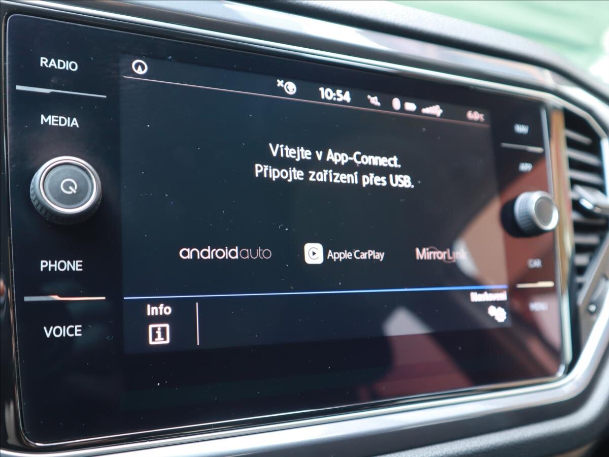 Volkswagen T-Roc CUV / Crossover 1,5 l 110 kw