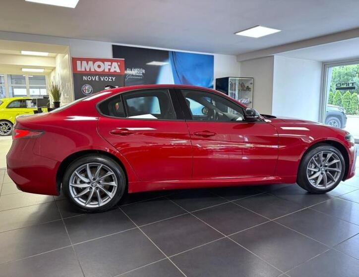 Alfa Romeo Giulia 4