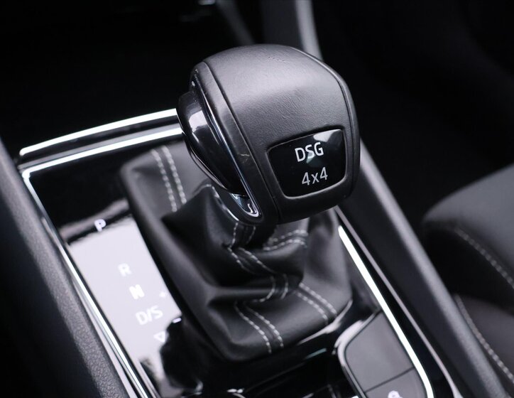 Škoda Karoq SUV / Terénní 2,0 l 140 kw