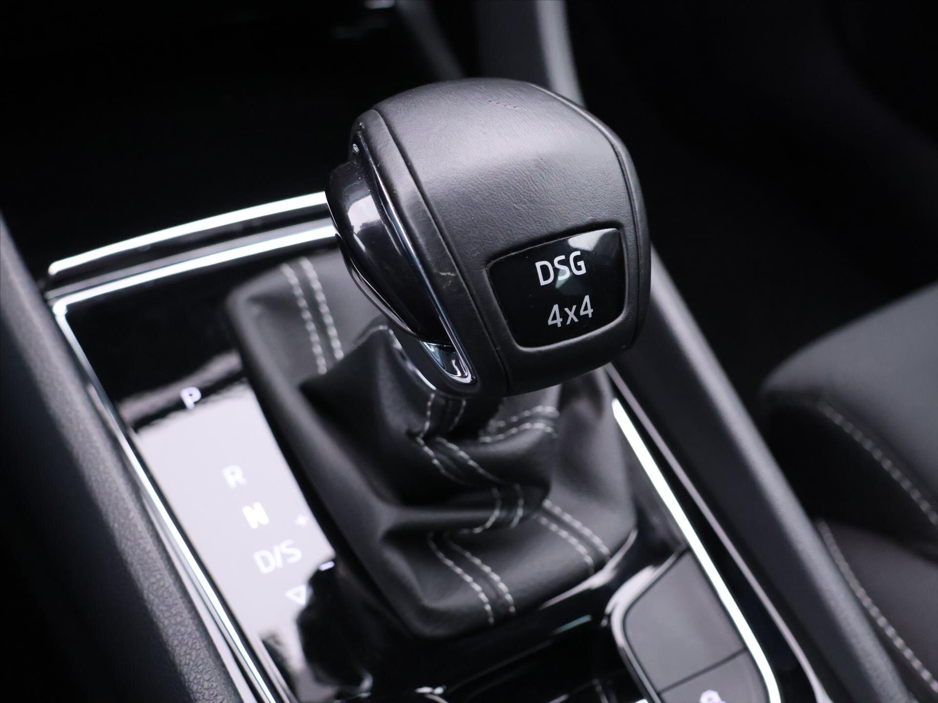 Škoda Karoq SUV / Terénní 2,0 l 140 kw