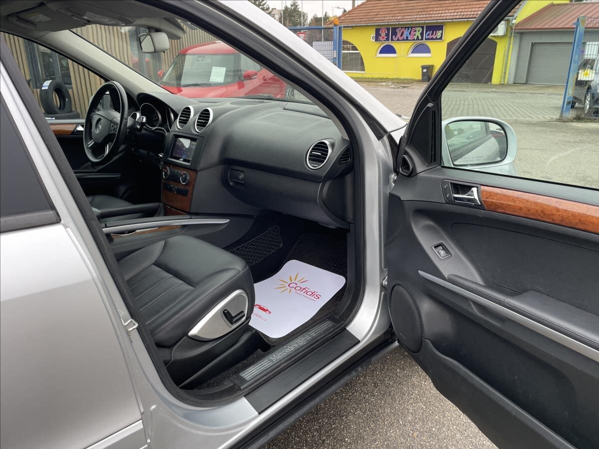 Mercedes-Benz Třídy M SUV / Terénní 3,5 l 200 kw