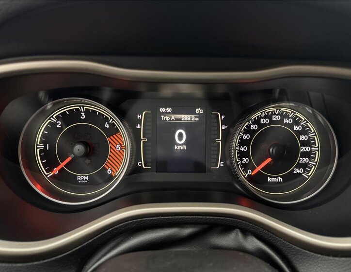 Jeep Cherokee SUV / Terénní 2,0 l 103 kw