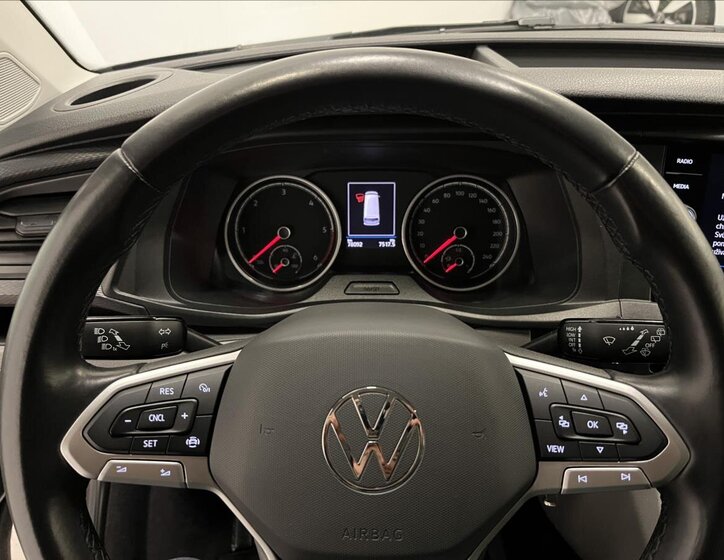 Volkswagen Caravelle 11