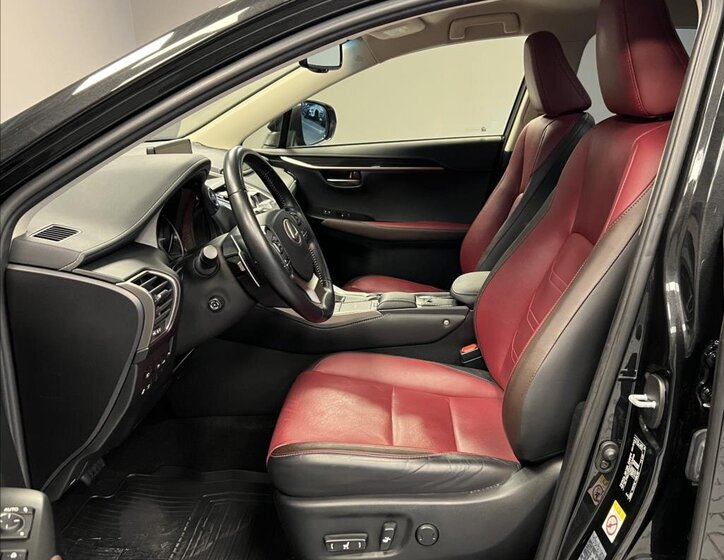 Lexus NX 300h SUV 2,5 l 145 kw