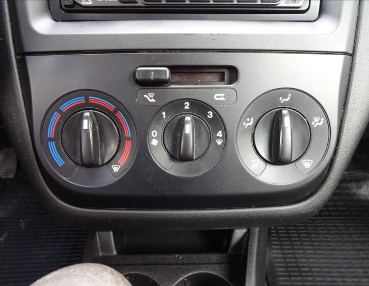 Fiat Linea Sedan / Limuzína 1,4 l 57 kw