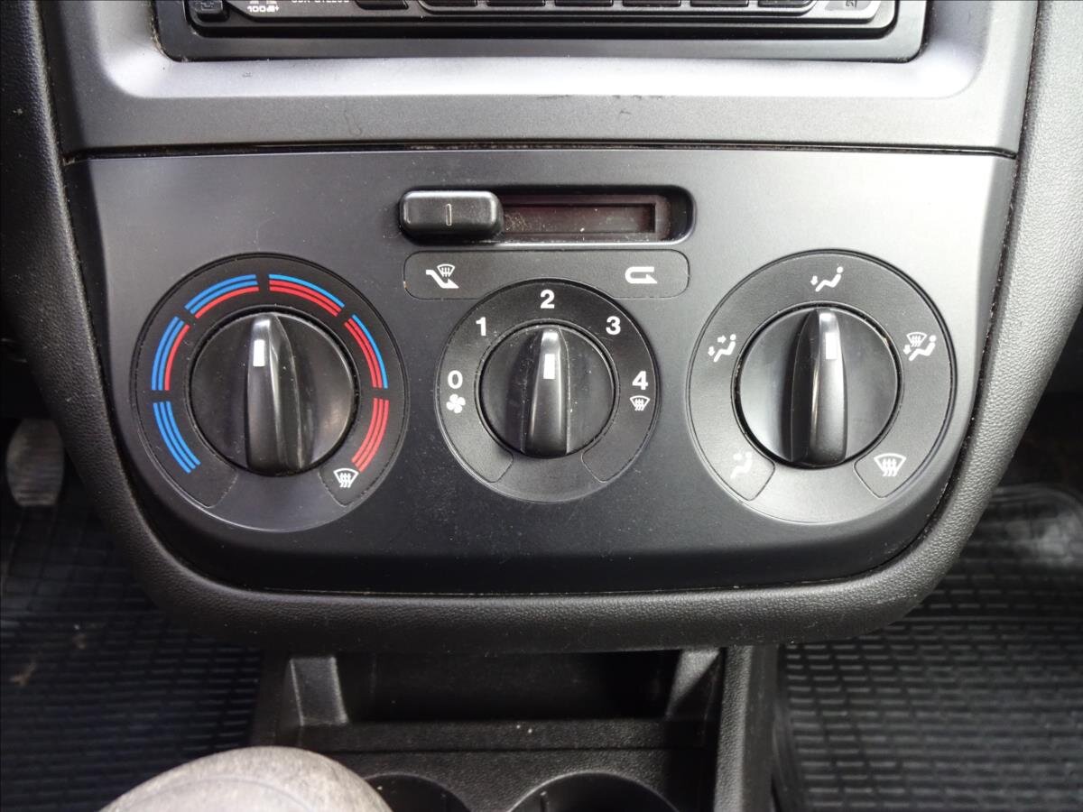 Fiat Linea Sedan / Limuzína 1,4 l 57 kw