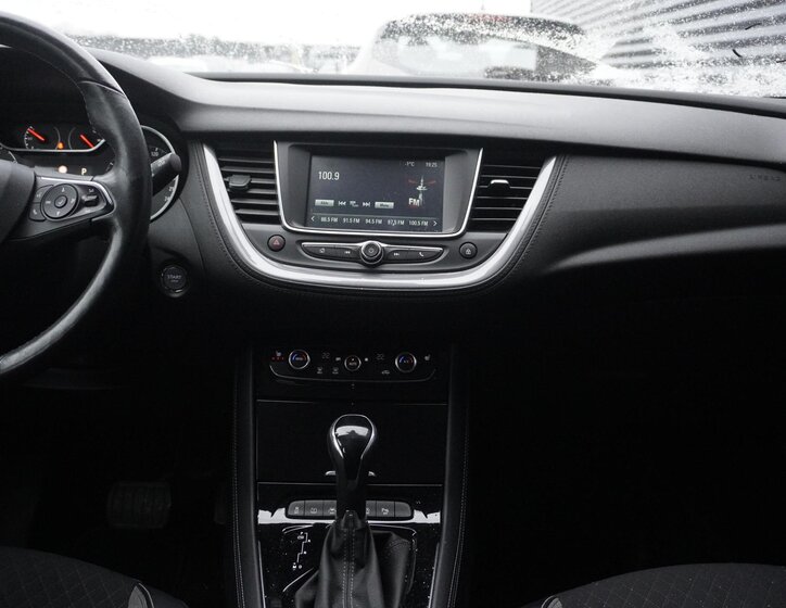 Opel Grandland X SUV 1,2 l 96 kw