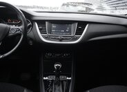 Opel Grandland X SUV 1,2 l 96 kw