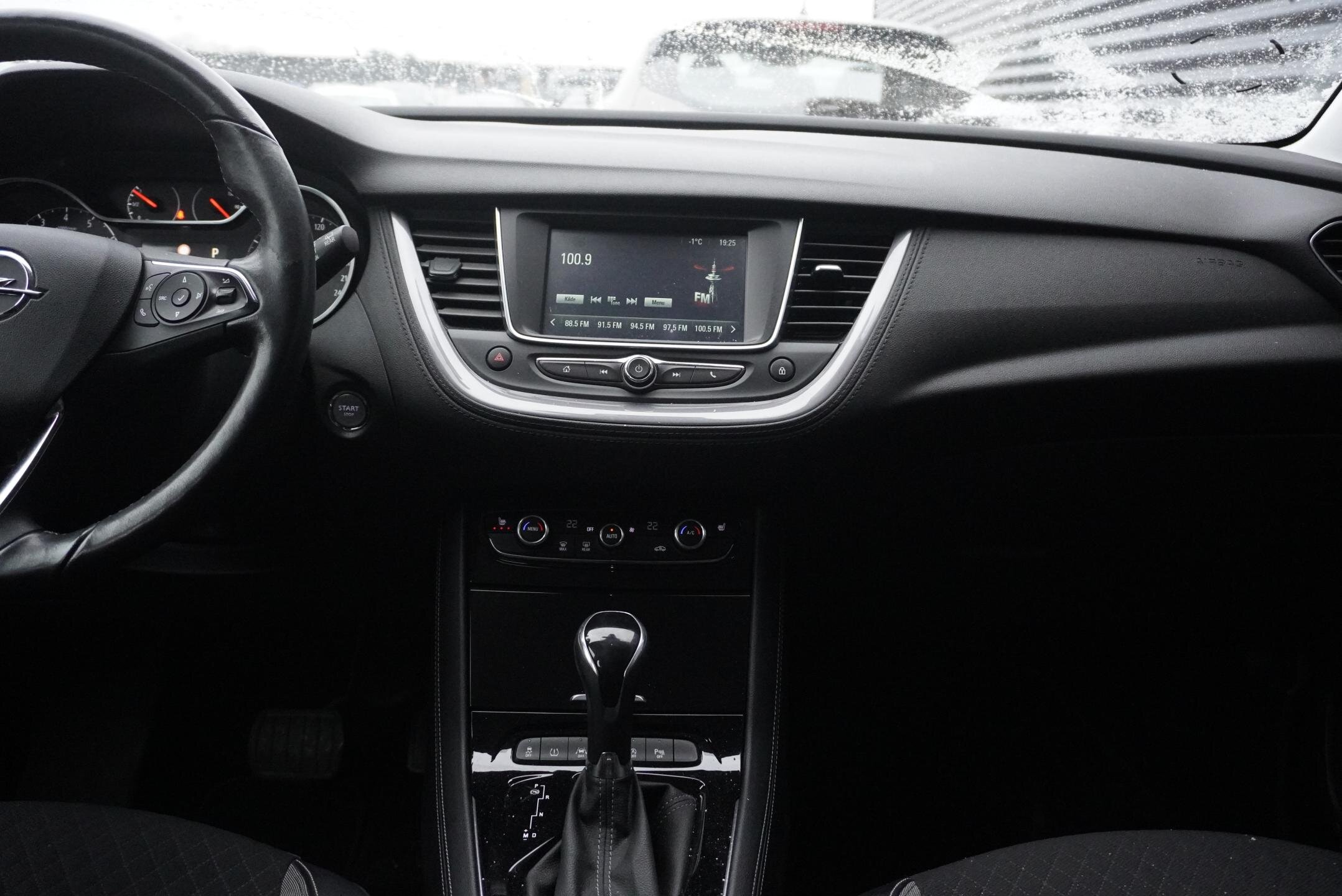 Opel Grandland X SUV 1,2 l 96 kw