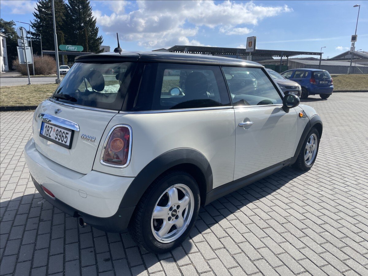 Mini Cooper Hatchback 1,6 l 88 kw