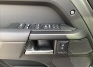 Land Rover Defender 32