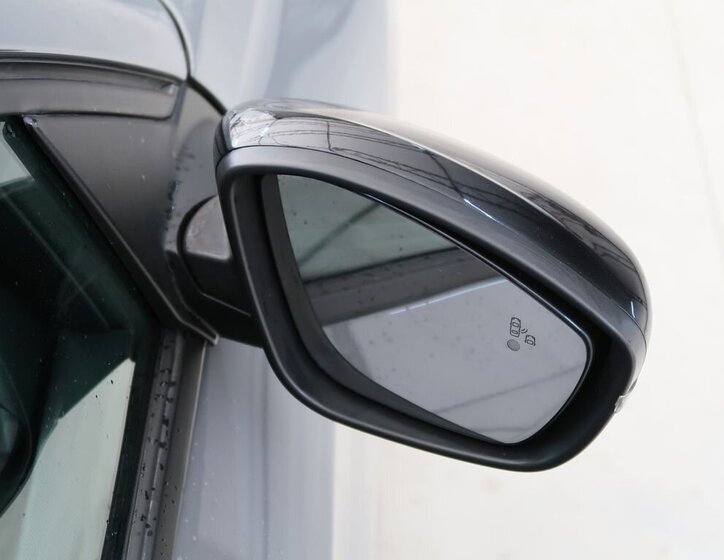 Peugeot 208 Hatchback 1,2 l 74 kw