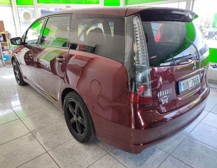 Mitsubishi Grandis MPV 2,4 l 121 kw