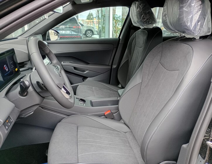 Volkswagen T-Roc SUV / Terénní 1,5 l 110 kw