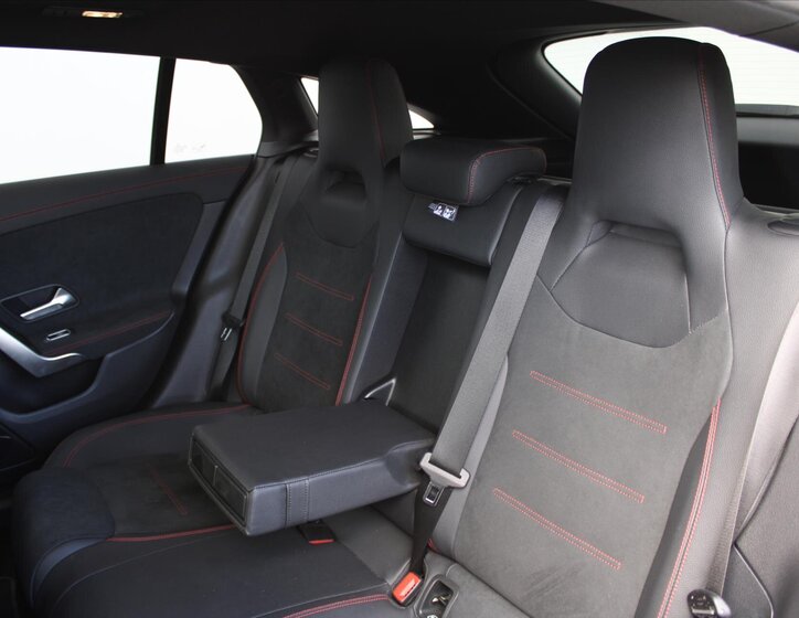 Mercedes-Benz CLA 11