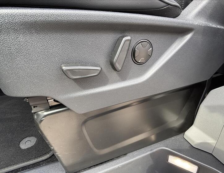 Ford Tourneo Custom 22