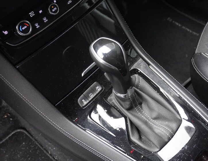 Opel Grandland X SUV 1,2 l 96 kw