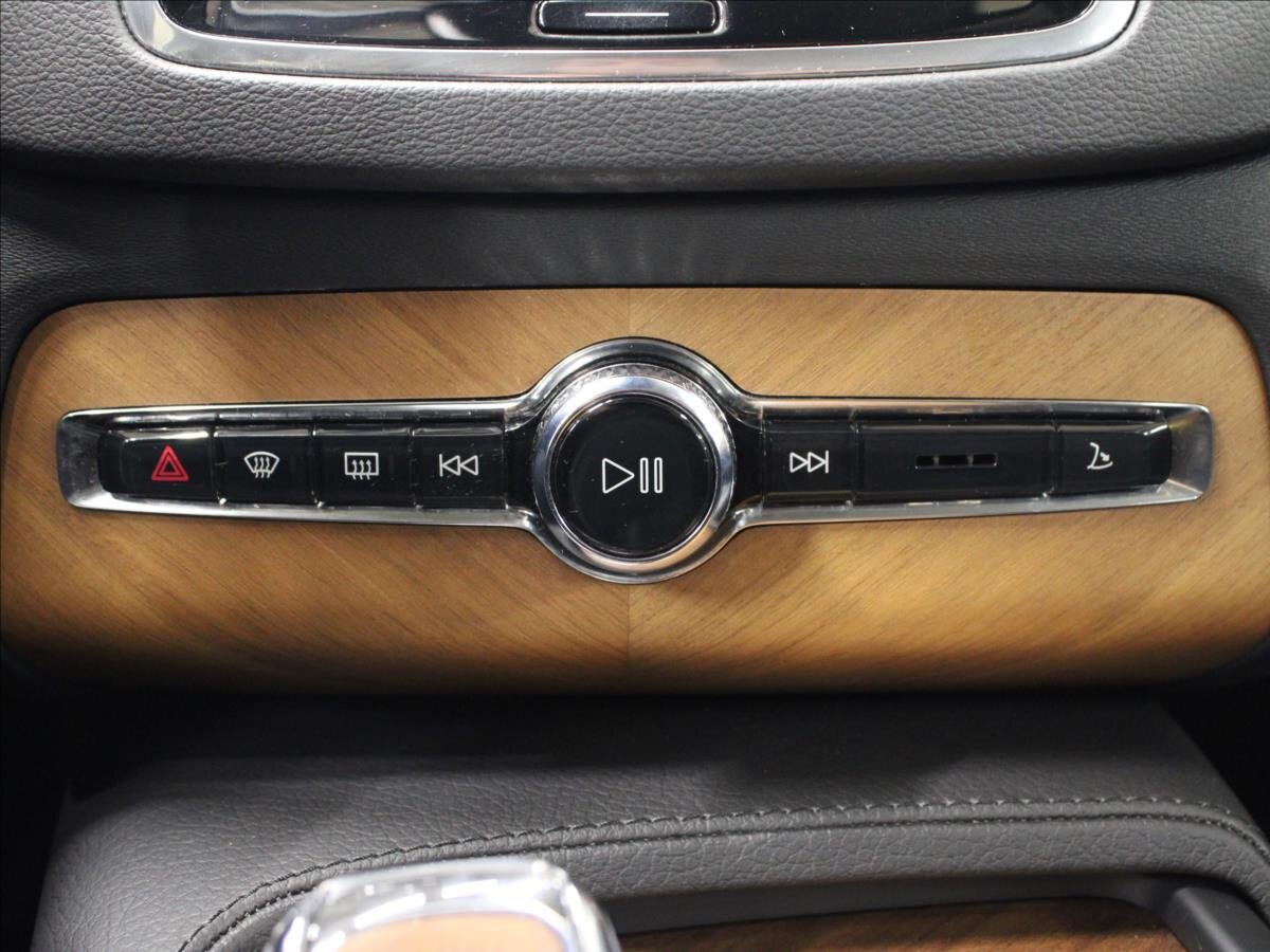 Volvo XC90 SUV / Terénní 2,0 l 173 kw