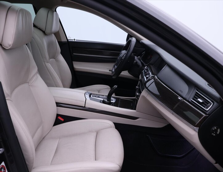 BMW Řada 7 Sedan 3,0 l 190 kw