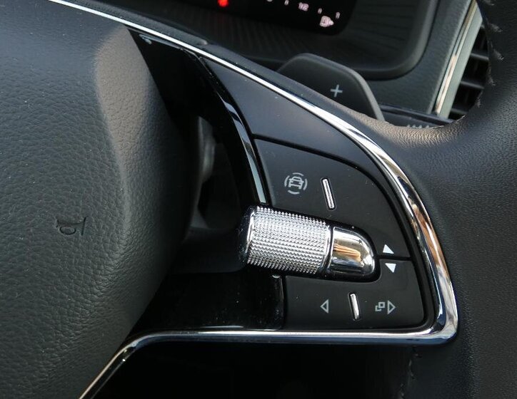 Škoda Karoq SUV / Terénní 1,5 l 110 kw